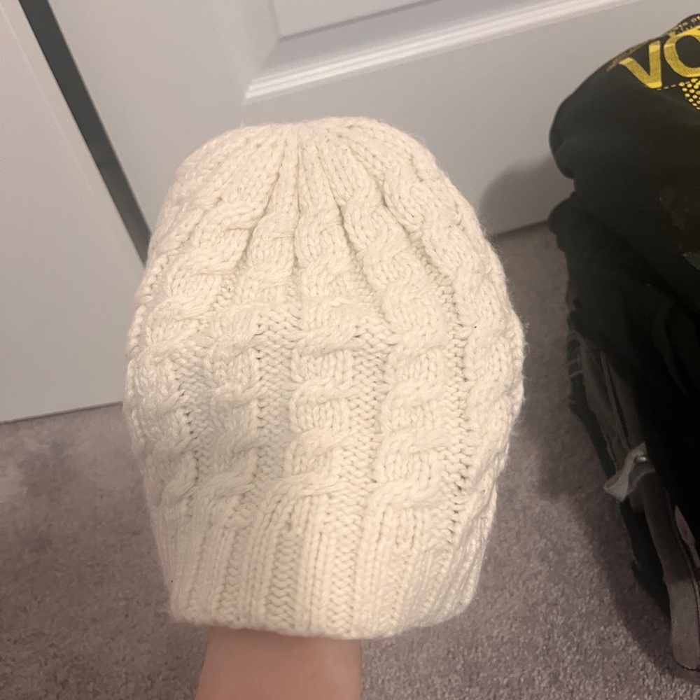 UNDER ARMOUR WINTER HAT - Picture 5 of 6